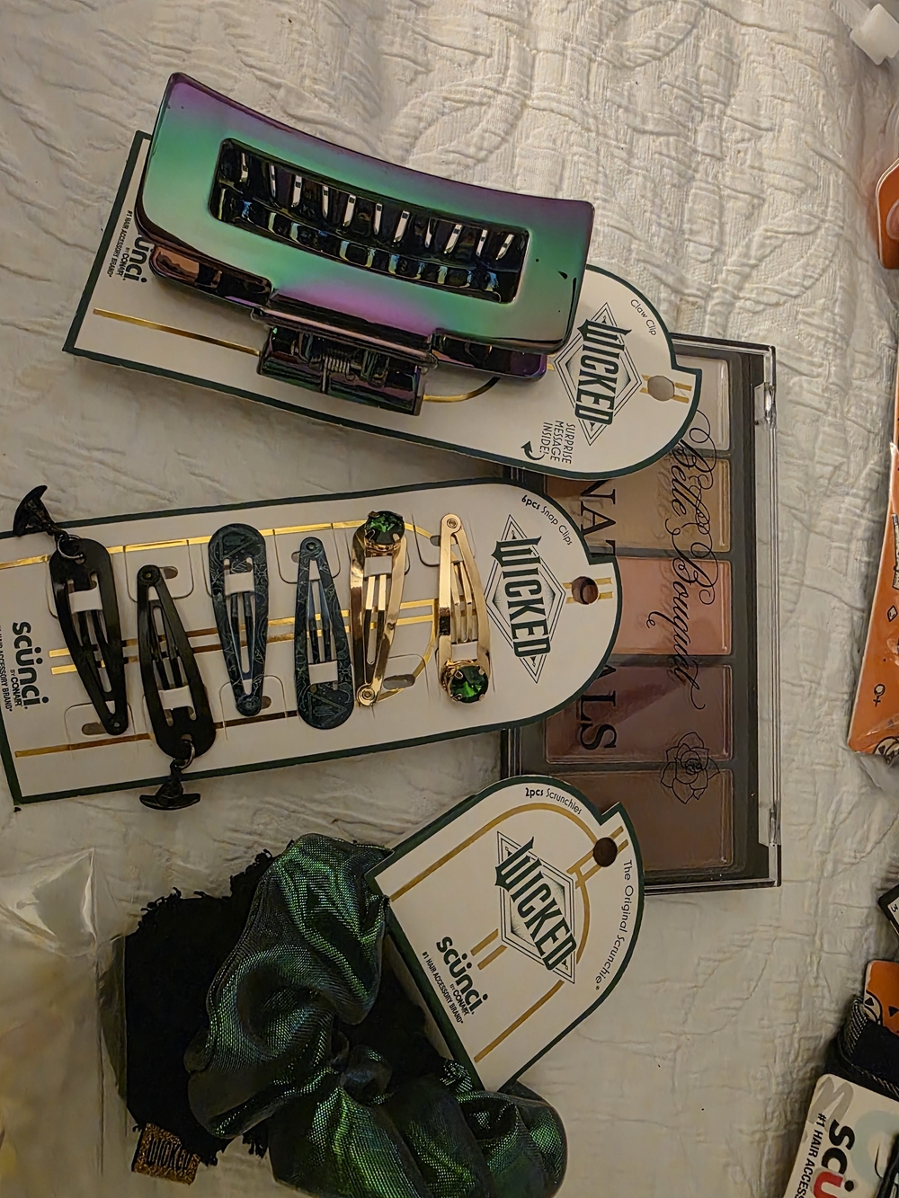 12 WICKED ACCESSORIES scunci Iridescent Green and Gold Hair Clip & Accessory Set